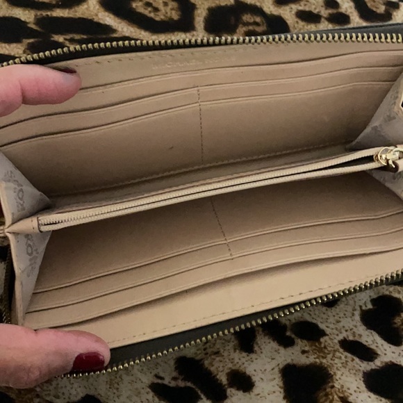 Michael Kors Wallet - Picture 2 of 2